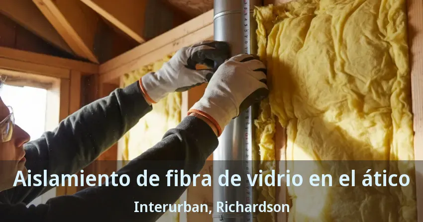 Aislamiento de fibra de vidrio en el ático Interurban, Richardson - TX
